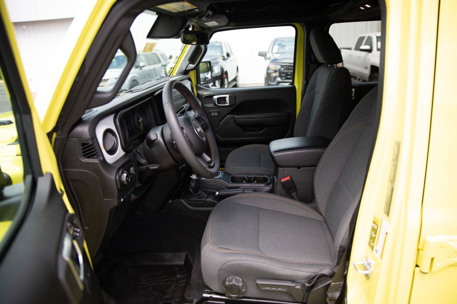 Used 2024 Jeep Wrangler Unlimited w/ Convenience Group AWD/4WD image 20