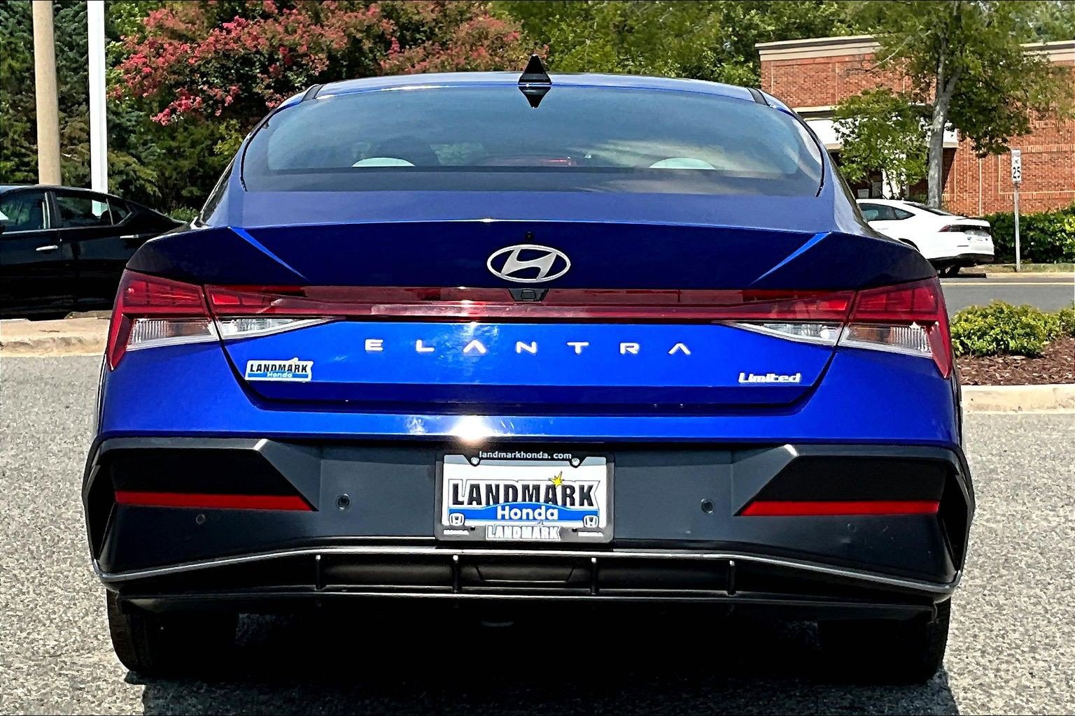 Used 2024 Hyundai Elantra Limited FWD image 4