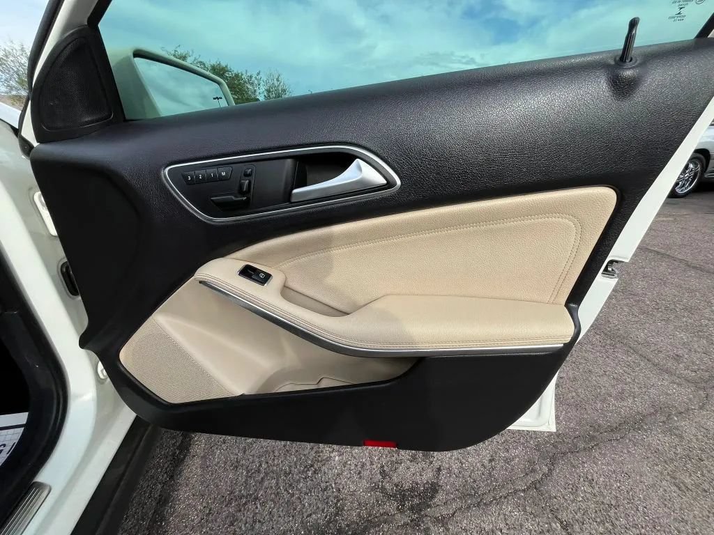 Used 2015 Mercedes-Benz GLA 250 image 14