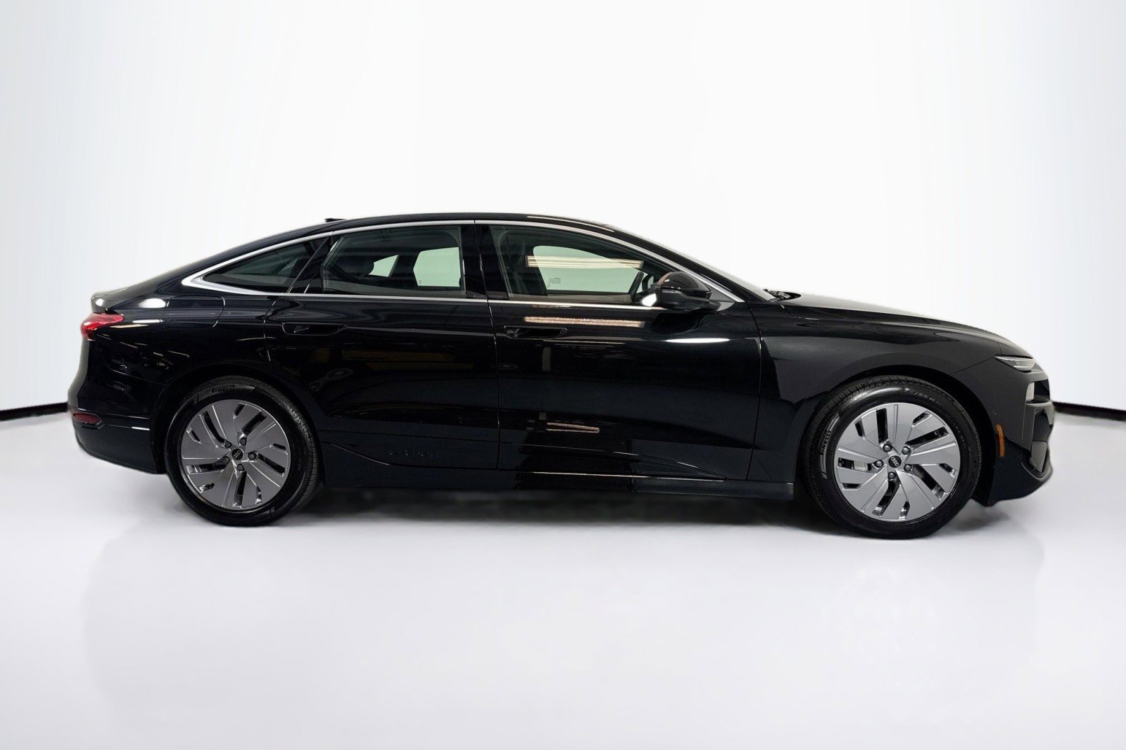 Used 2025 Audi A6 e-tron Premium w/ Ultra Package AWD/4WD image 4