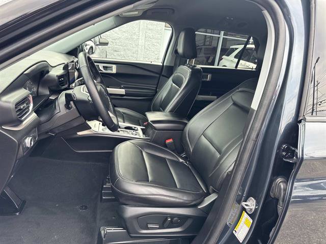 Used 2022 Ford Explorer XLT w/ Equipment Group 202A image 7