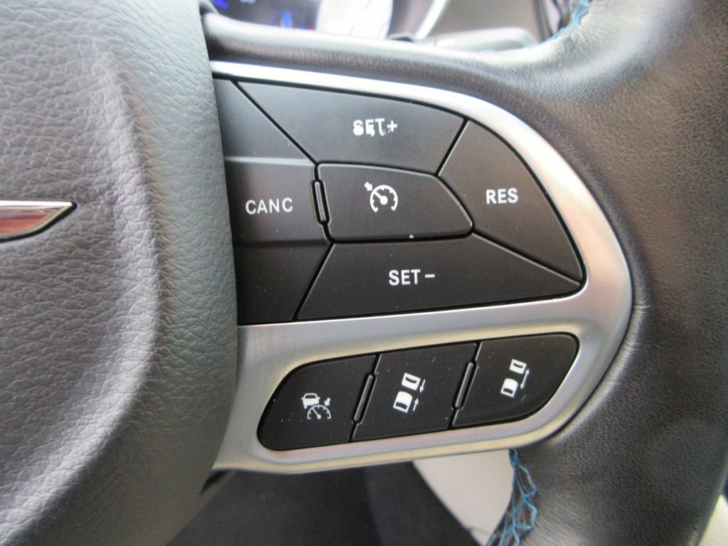 Used 2021 Chrysler Pacifica Touring-L image 29