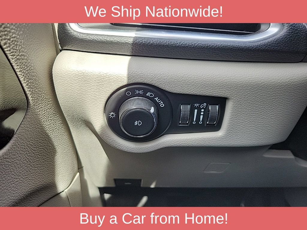 Used 2021 Chrysler Pacifica Limited AWD/4WD image 27