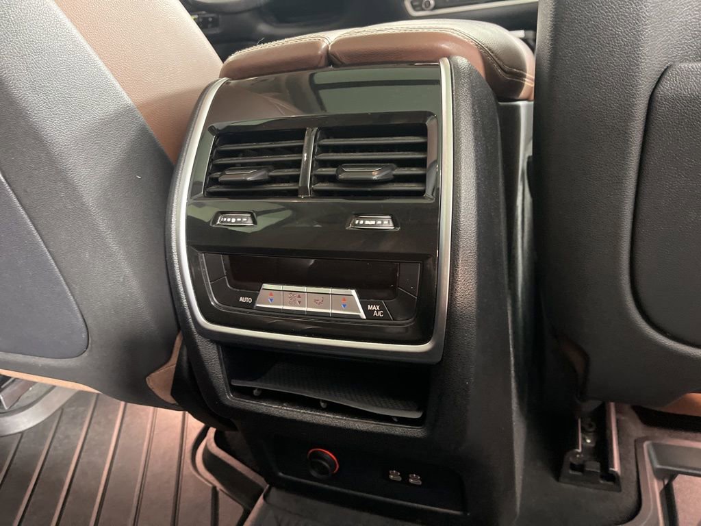 Used 2022 BMW X7 xDrive40i w/ Parking Assistance Package image 10