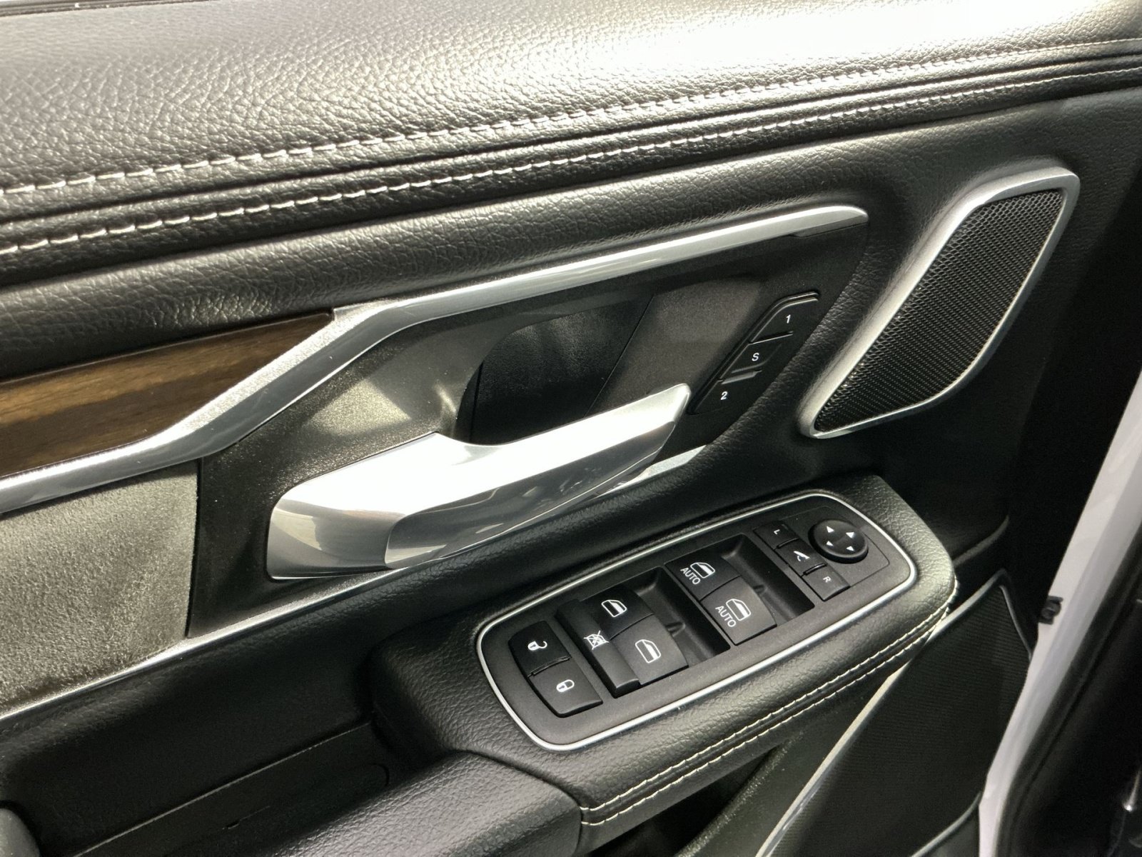 Used 2022 RAM 1500 Laramie AWD/4WD image 16