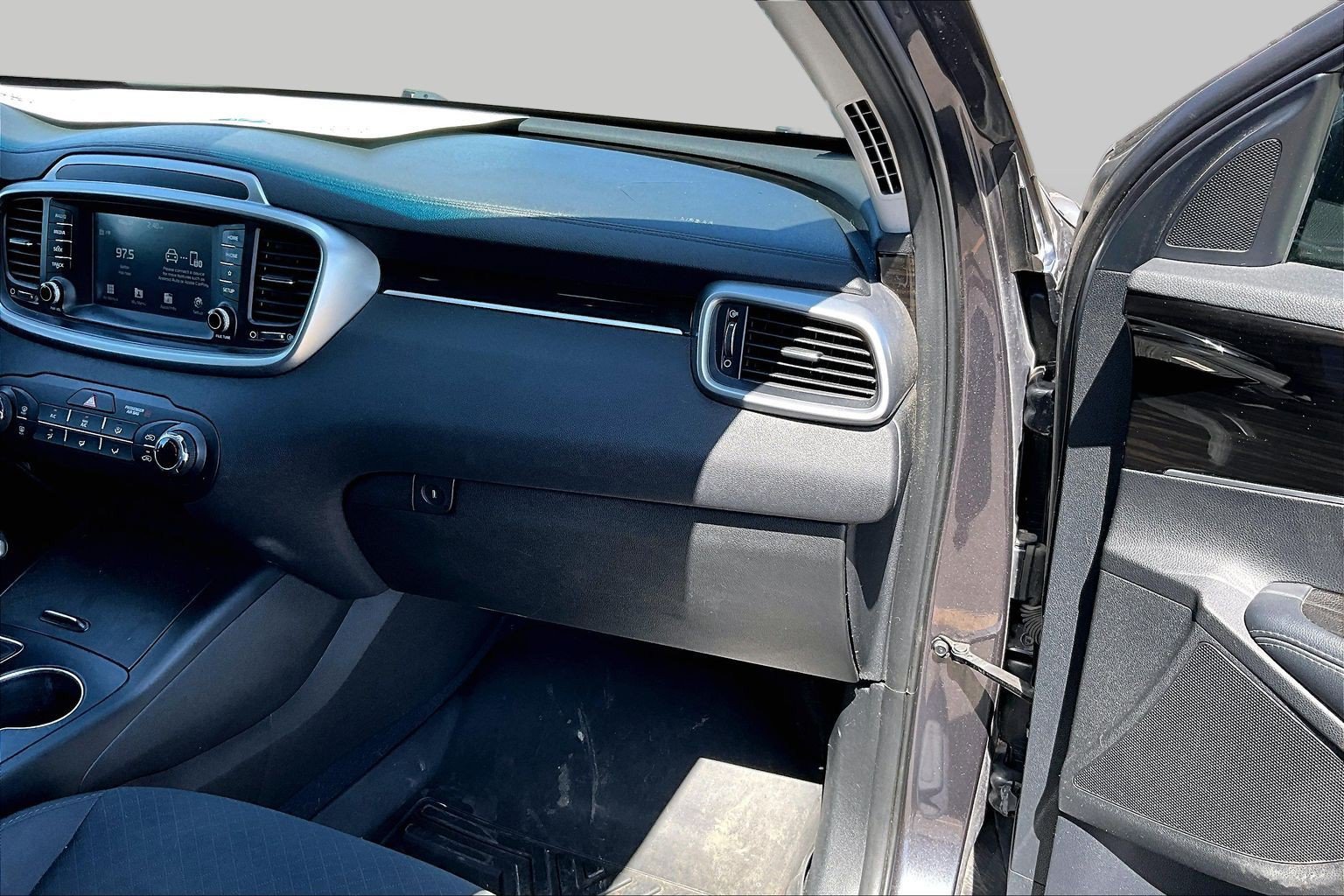 Used 2019 Kia Sorento FWD image 15