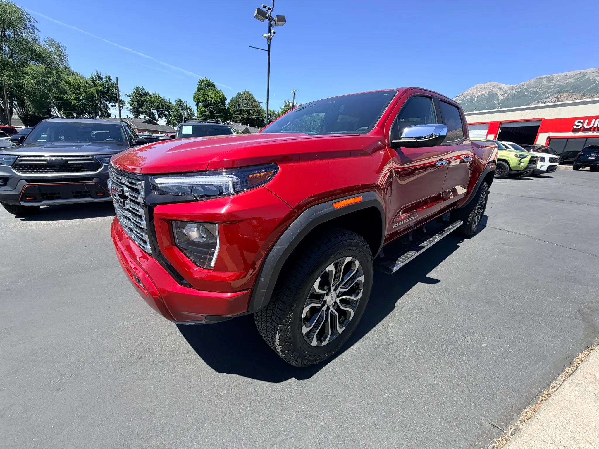 Used 2025 GMC Canyon Denali AWD/4WD image 8