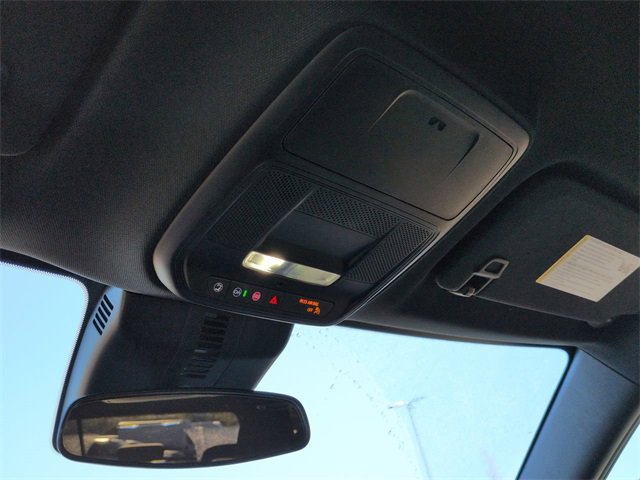 Used 2025 Chevrolet Traverse LT image 20