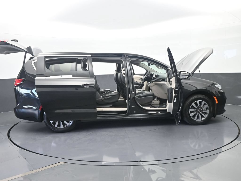 Used 2023 Chrysler Pacifica Touring-L FWD image 77