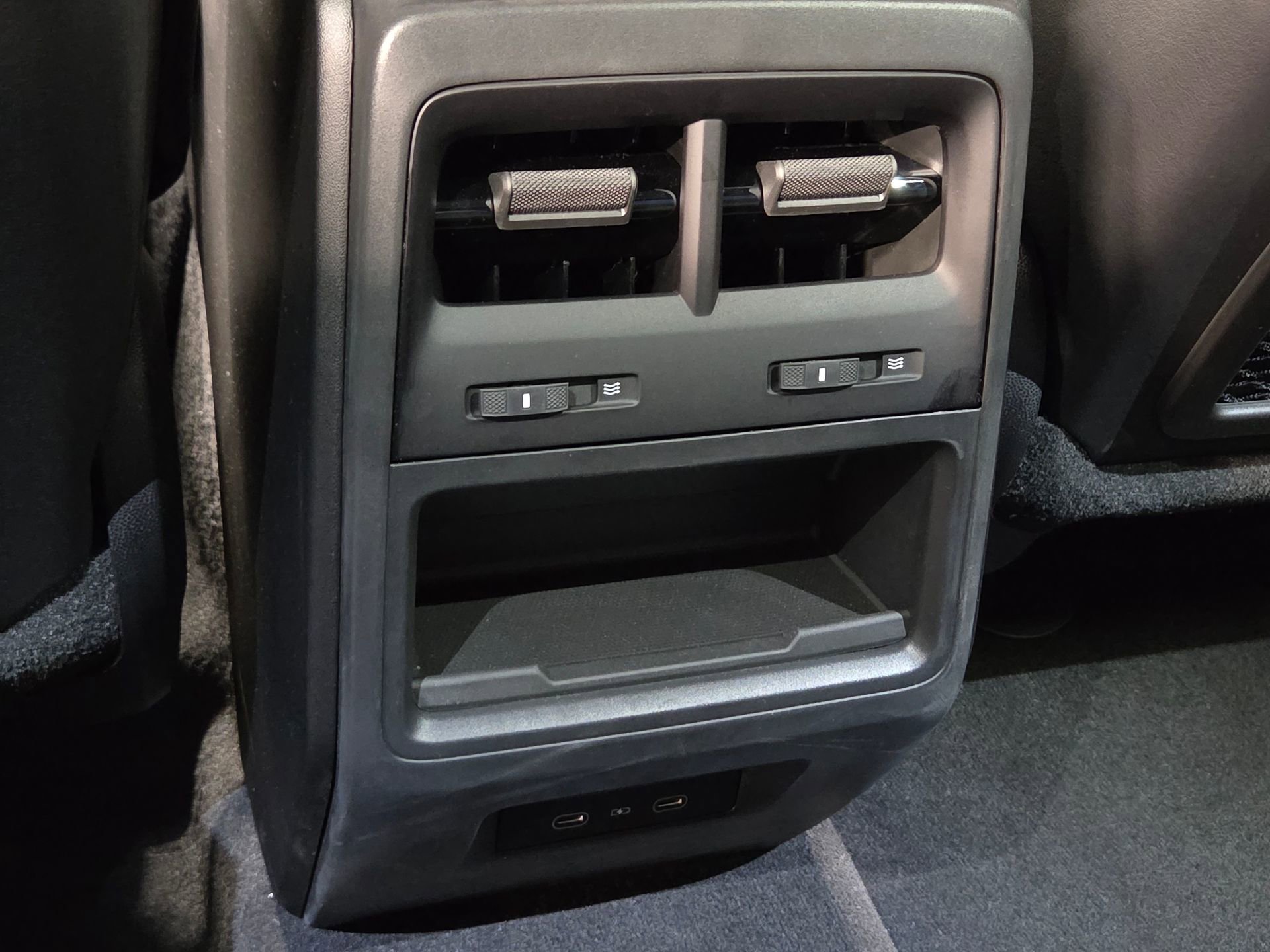 Certified 2025 Porsche Macan 4 Electric image 12