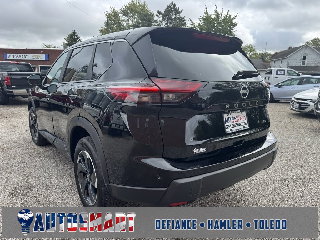 Used 2025 Nissan Rogue SV image 7