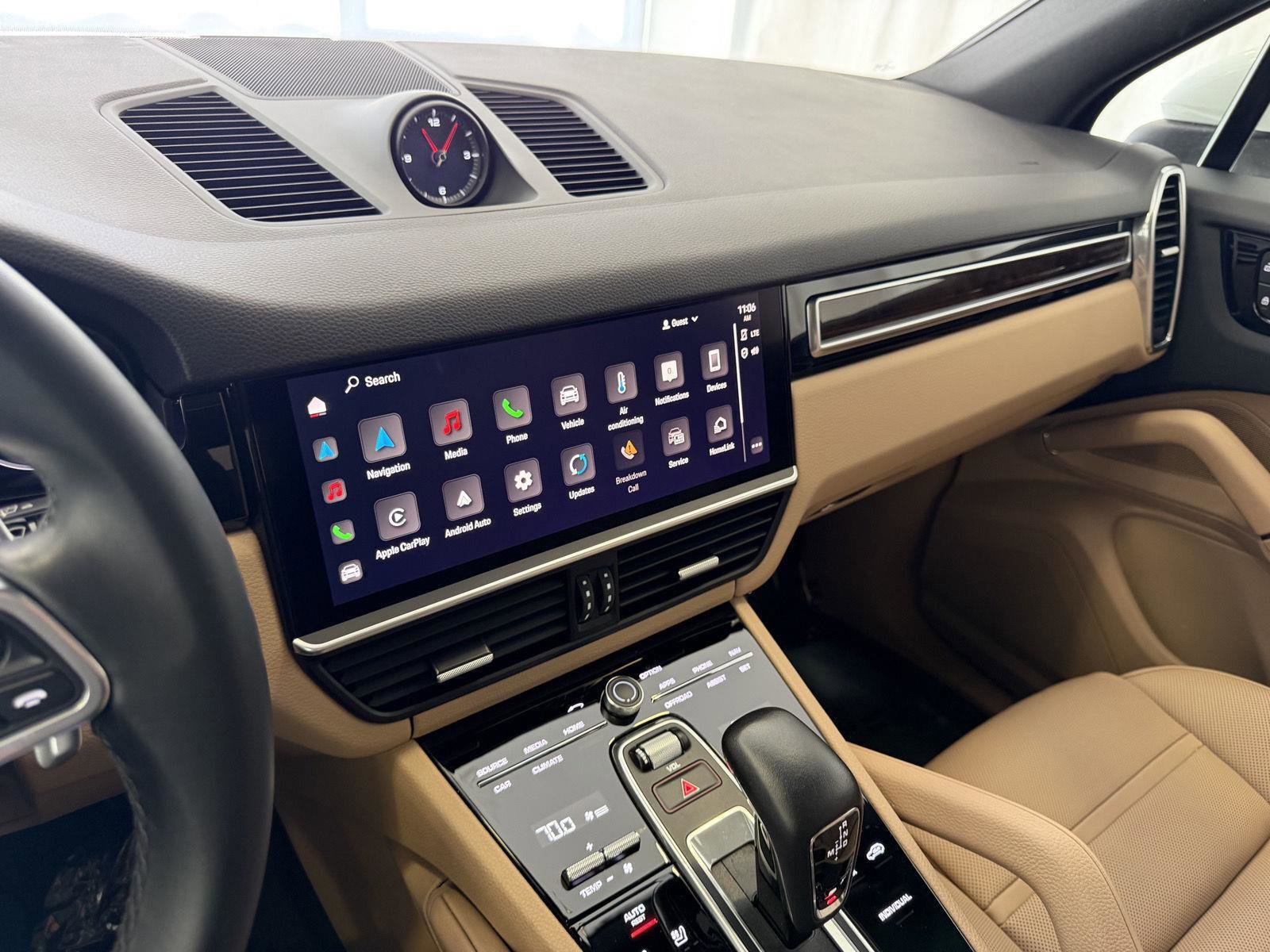 Certified 2023 Porsche Cayenne Platinum Edition image 18