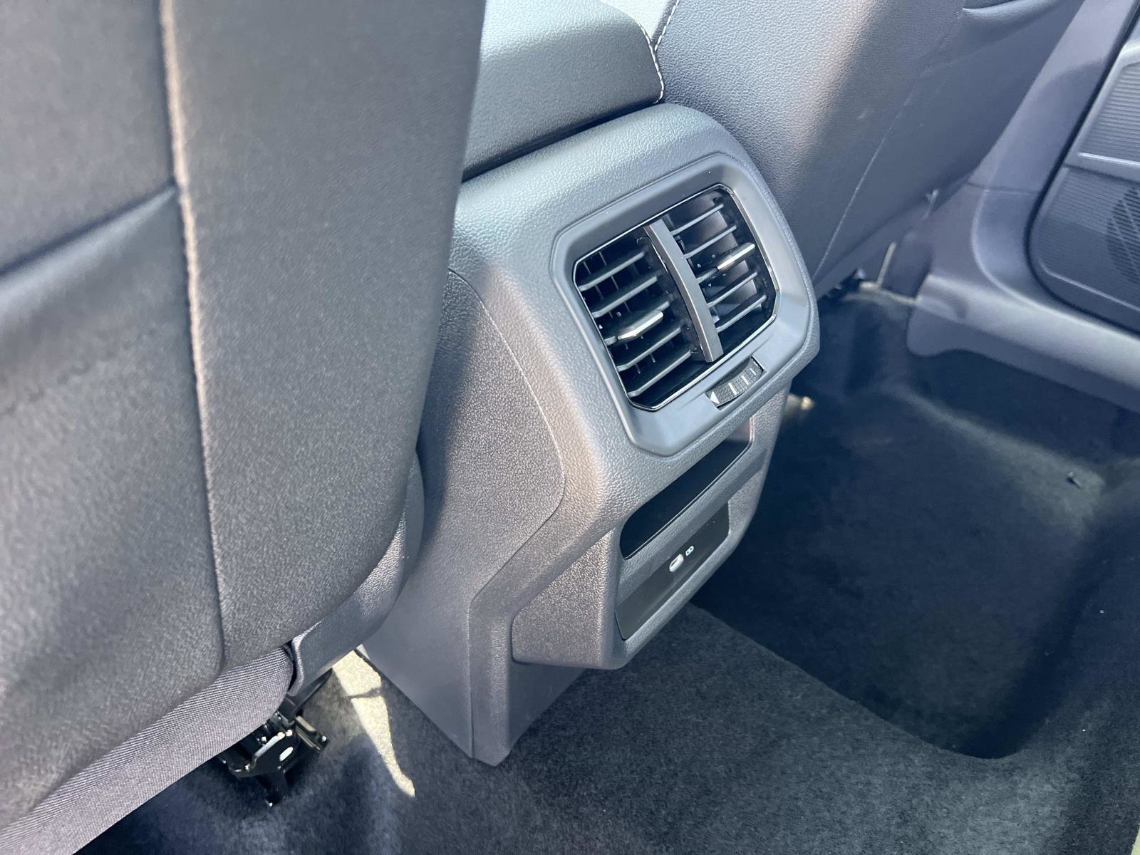 New 2025 Volkswagen Taos SE image 21