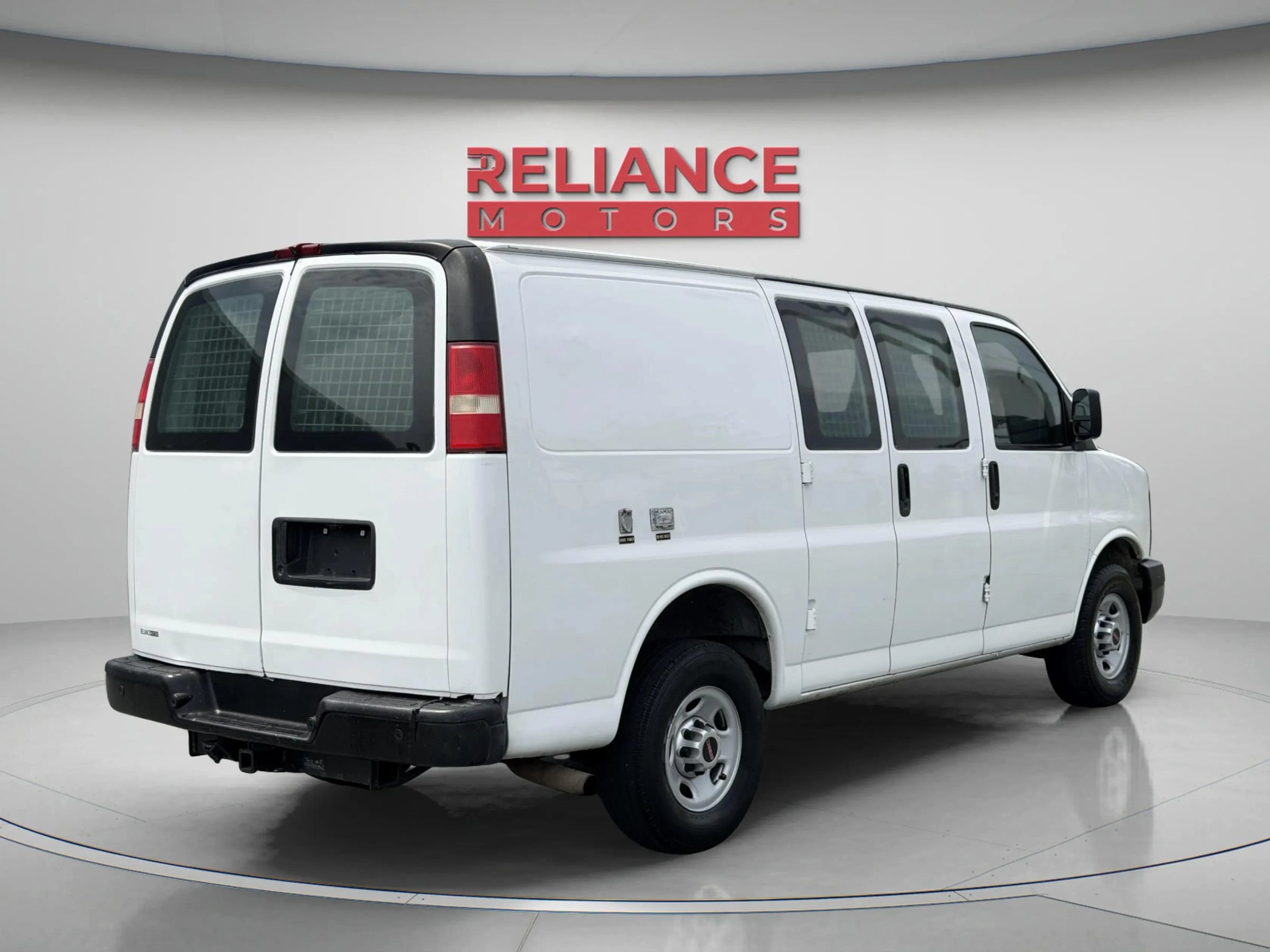 Used 2015 GMC Savana 3500 RWD image 6