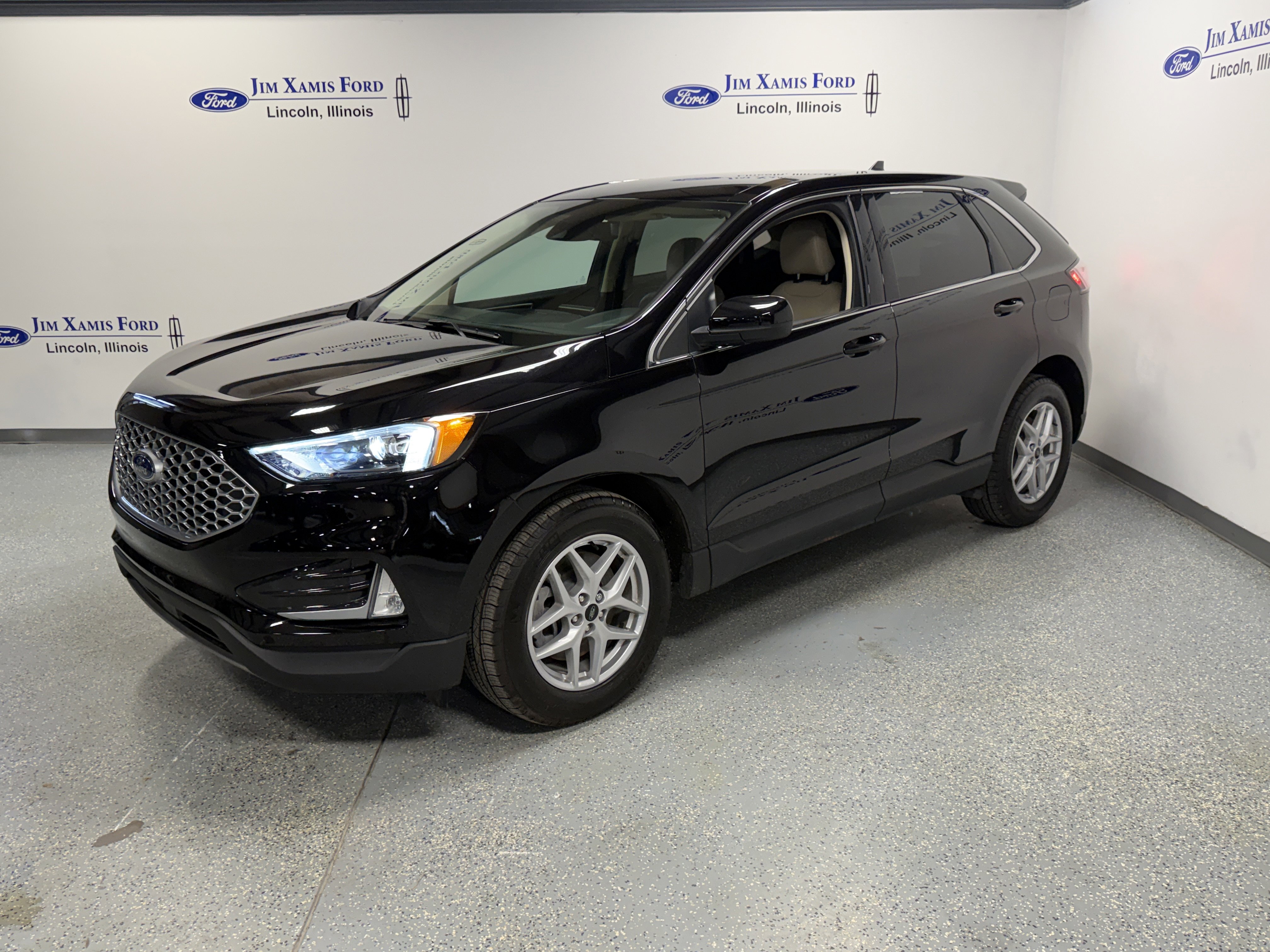 Used 2024 Ford Edge SEL w/ Convenience Package image 3
