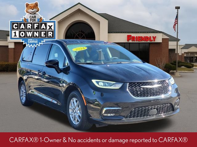 Used 2024 Chrysler Pacifica Touring-L FWD image 2