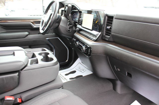 Used 2024 Chevrolet Silverado 2500 LT w/ Convenience Package image 18