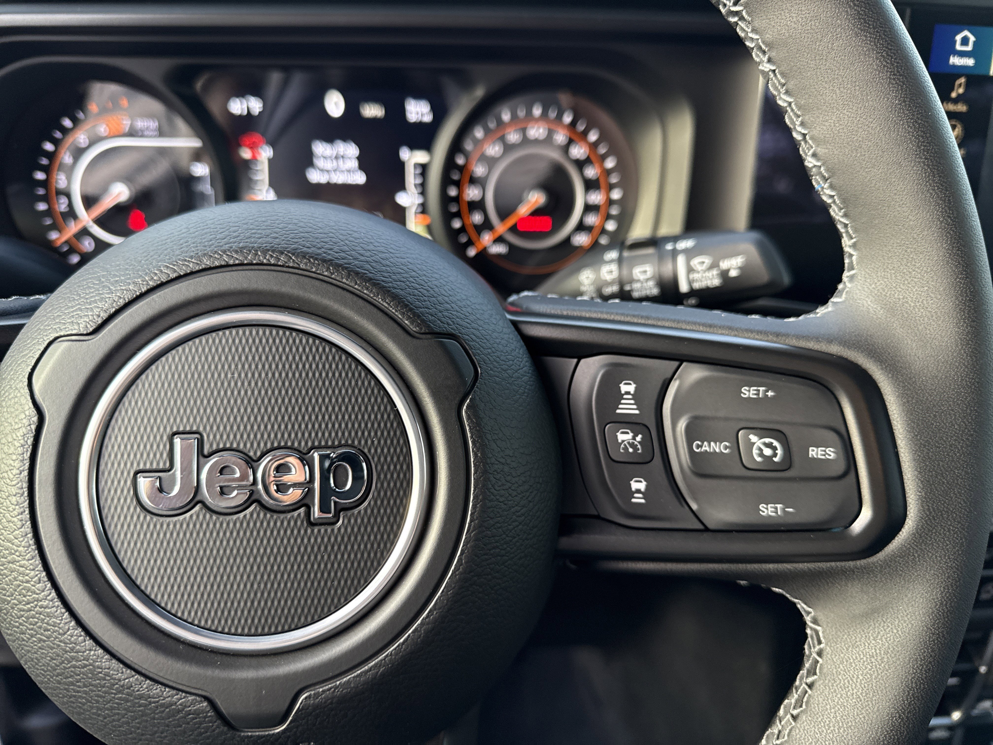 Used 2025 Jeep Wrangler Willys image 27