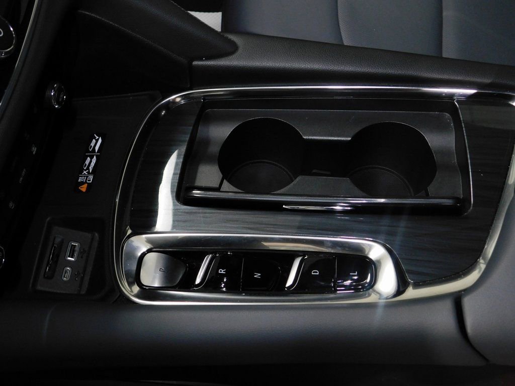 Used 2024 Buick Enclave Essence image 31