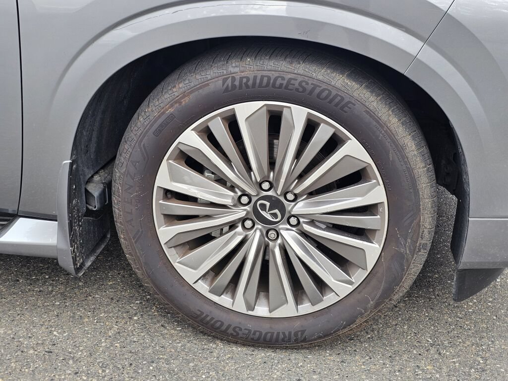 Used 2025 INFINITI QX80 Sensory AWD/4WD image 9
