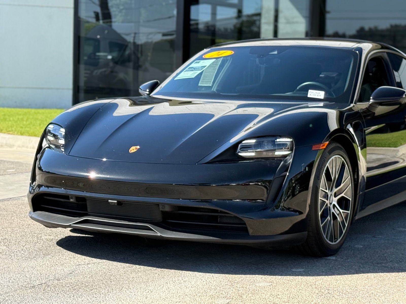 Used 2024 Porsche Taycan image 3