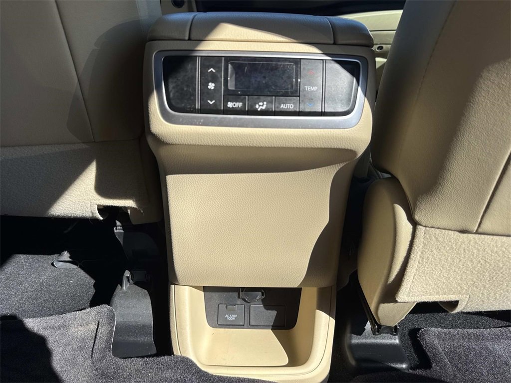 Used 2016 Toyota Highlander XLE image 19