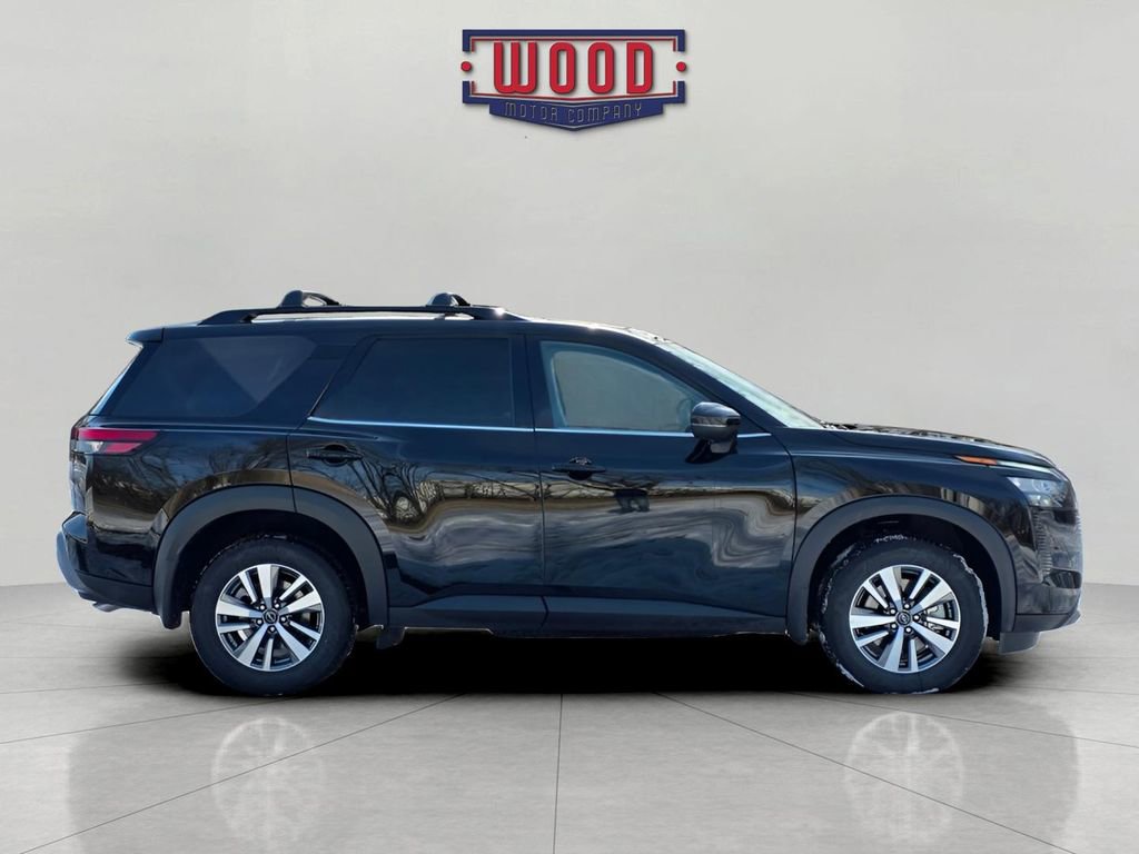 New 2026 Nissan Pathfinder SL image 2
