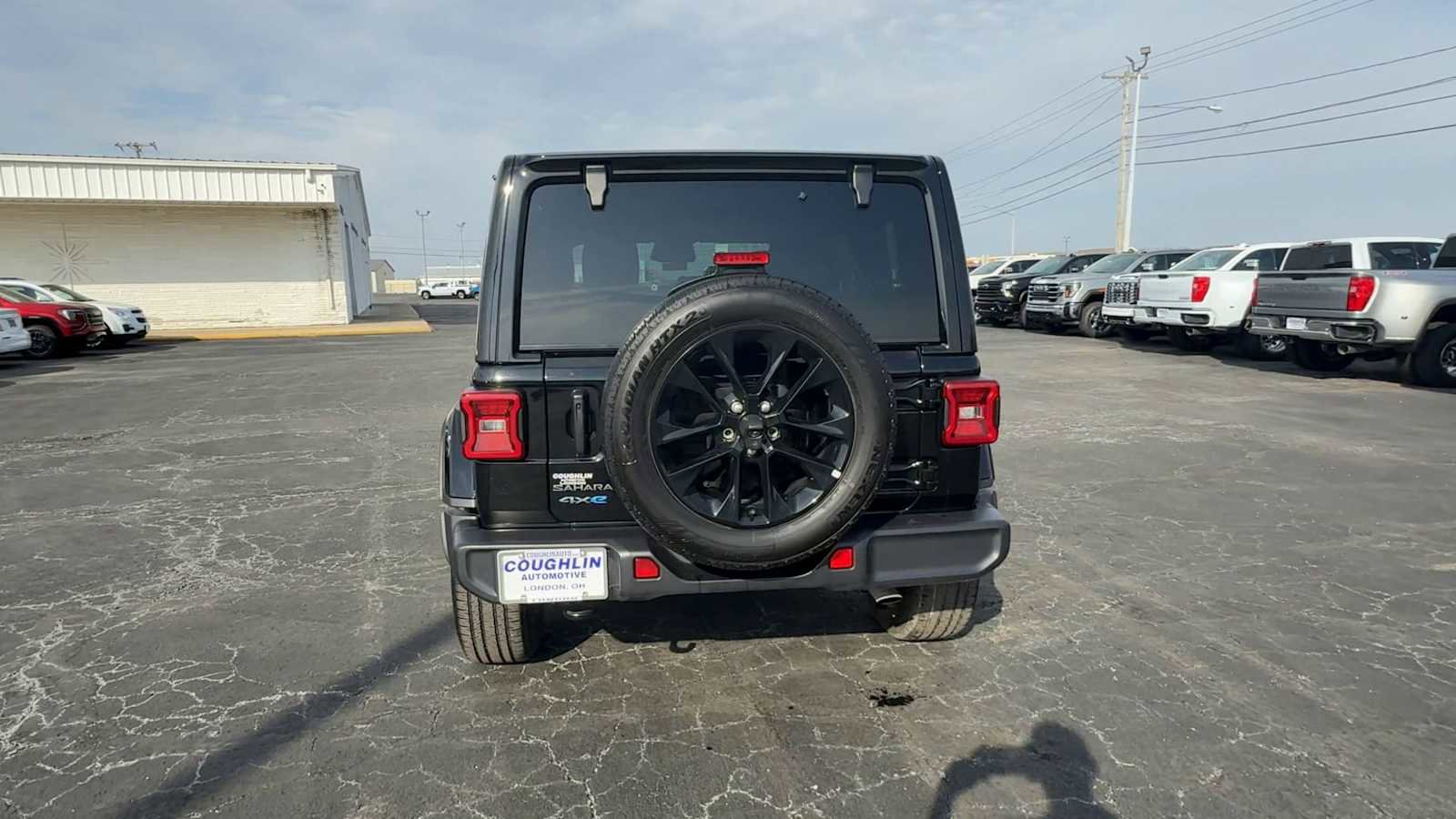 Used 2025 Jeep Wrangler Unlimited Sahara AWD/4WD image 7