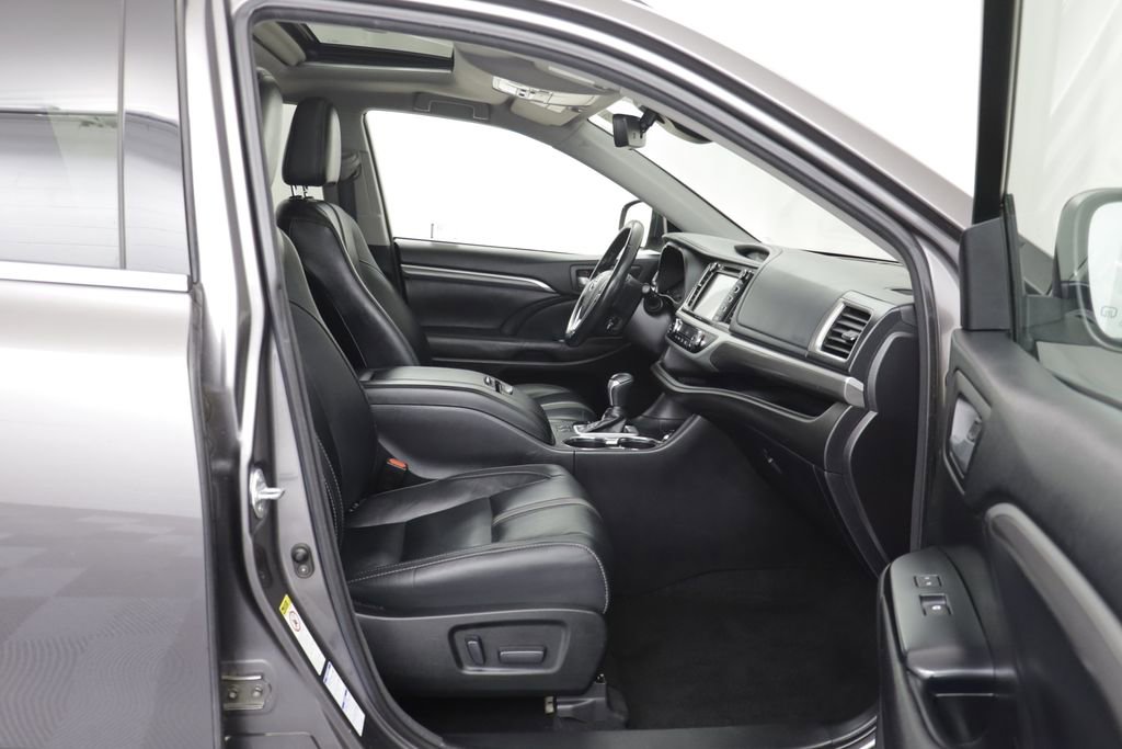 Used 2017 Toyota Highlander SE AWD/4WD image 20