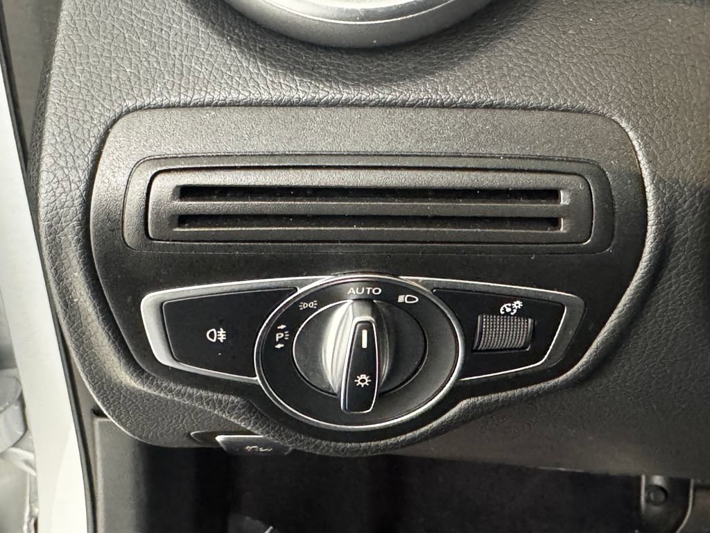 Used 2020 Mercedes-Benz GLC 350e 4MATIC image 27