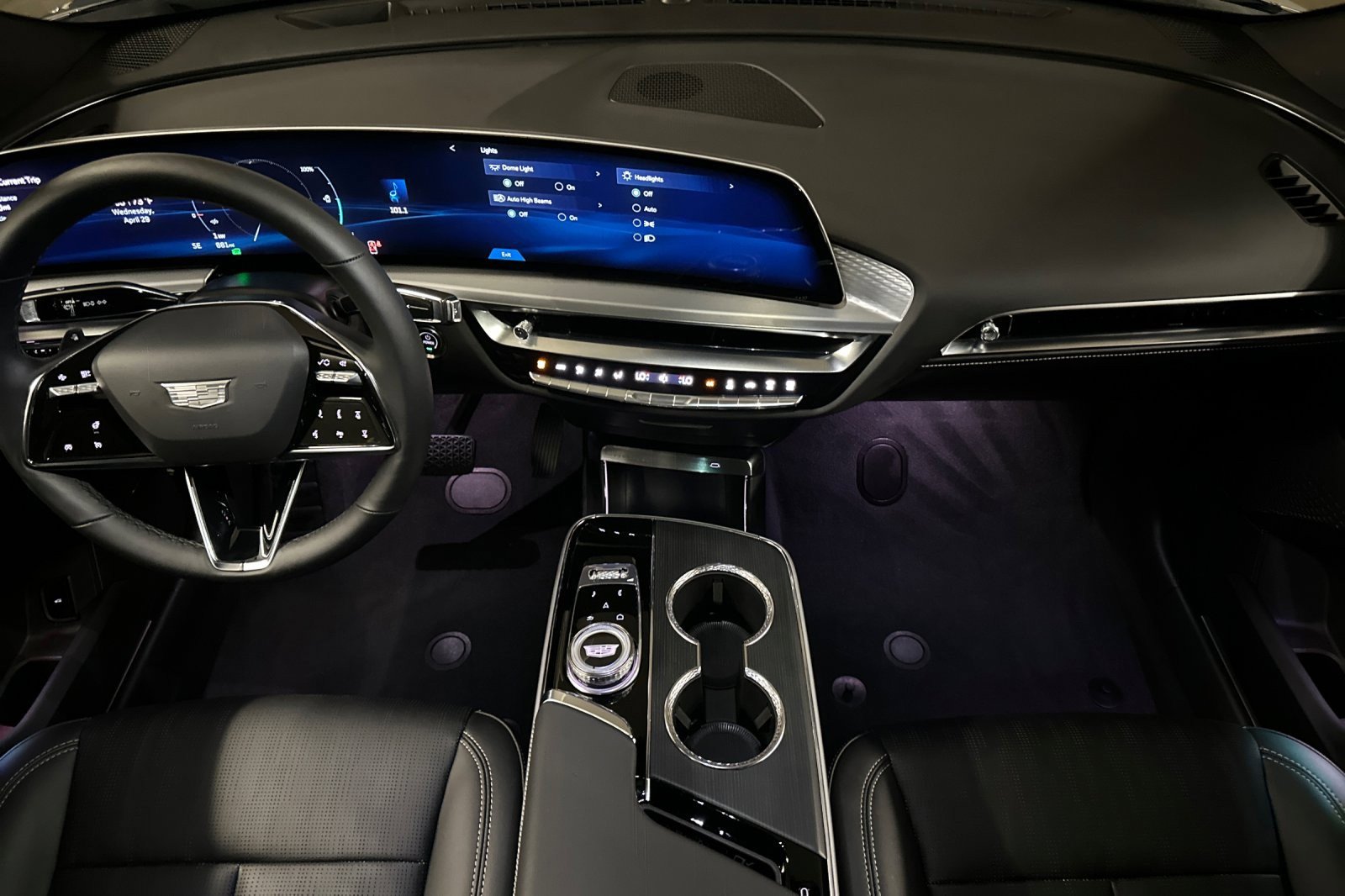 Used 2025 Cadillac Lyriq Luxury AWD/4WD image 12