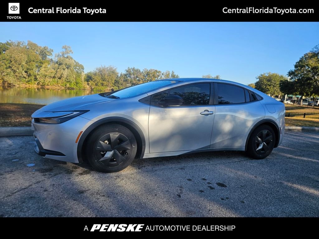 Used 2023 Toyota Prius LE image 1