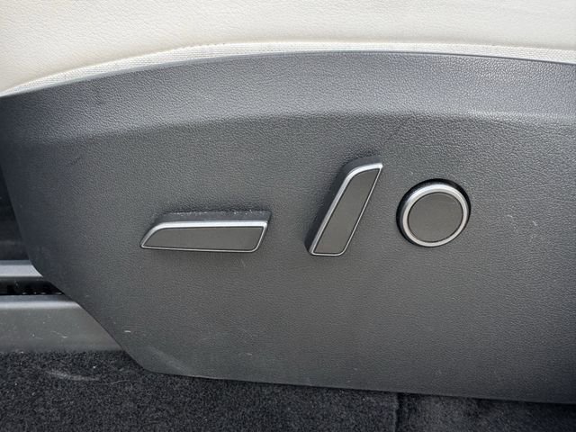 Used 2024 Tesla Model Y Long Range AWD/4WD image 28