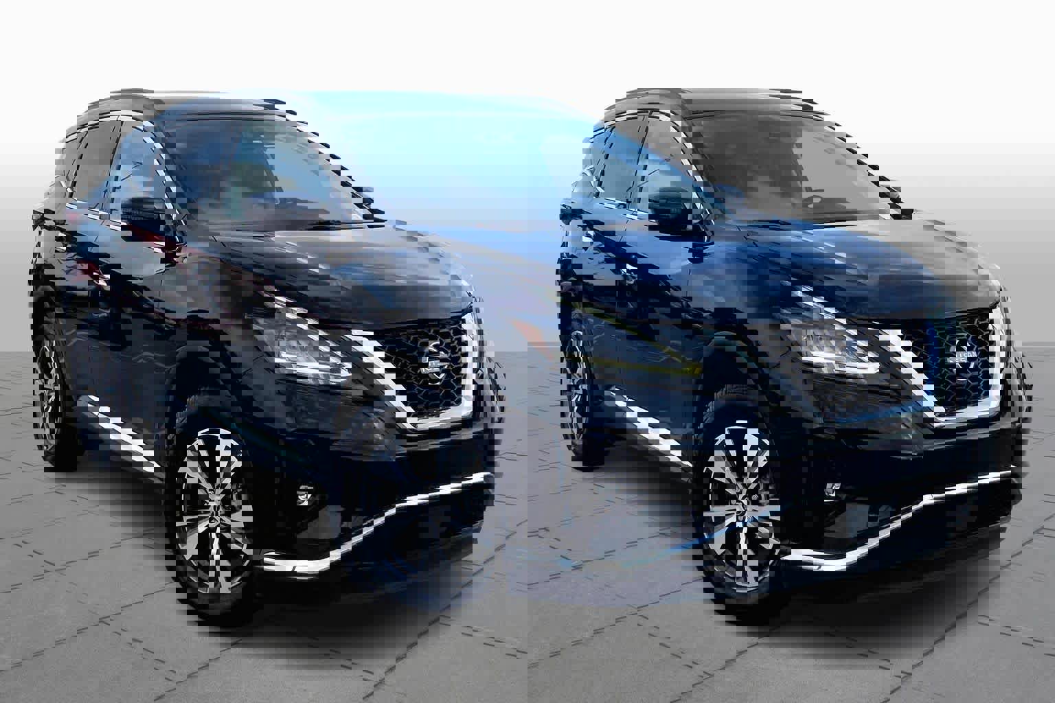 Used 2023 Nissan Murano SV image 2