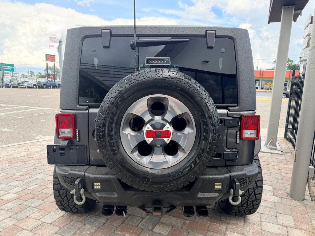 Used 2018 Jeep Wrangler Sahara w/ Connectivity Group AWD/4WD image 8