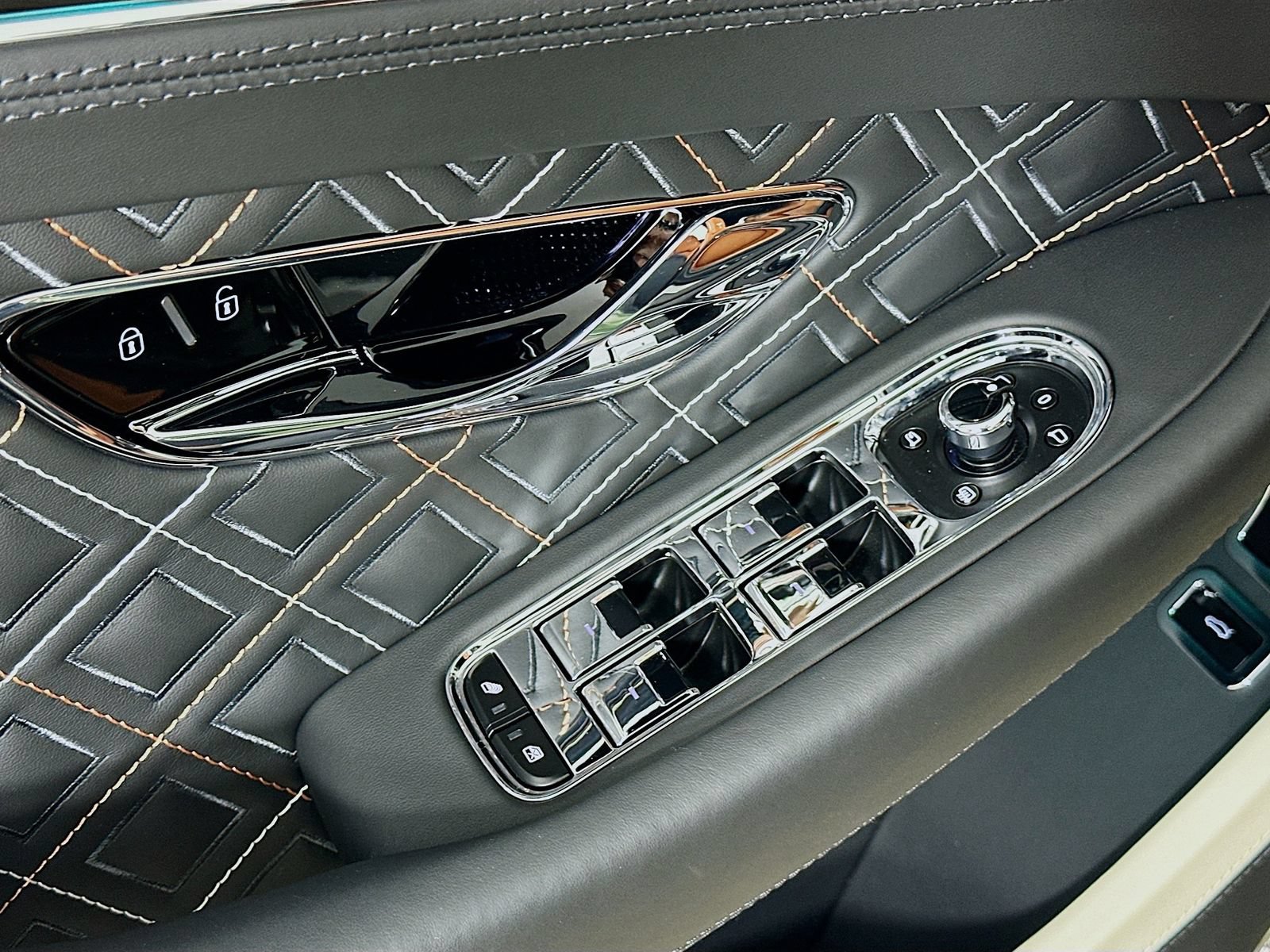 Used 2024 Bentley Continental GT Mulliner AWD/4WD image 19
