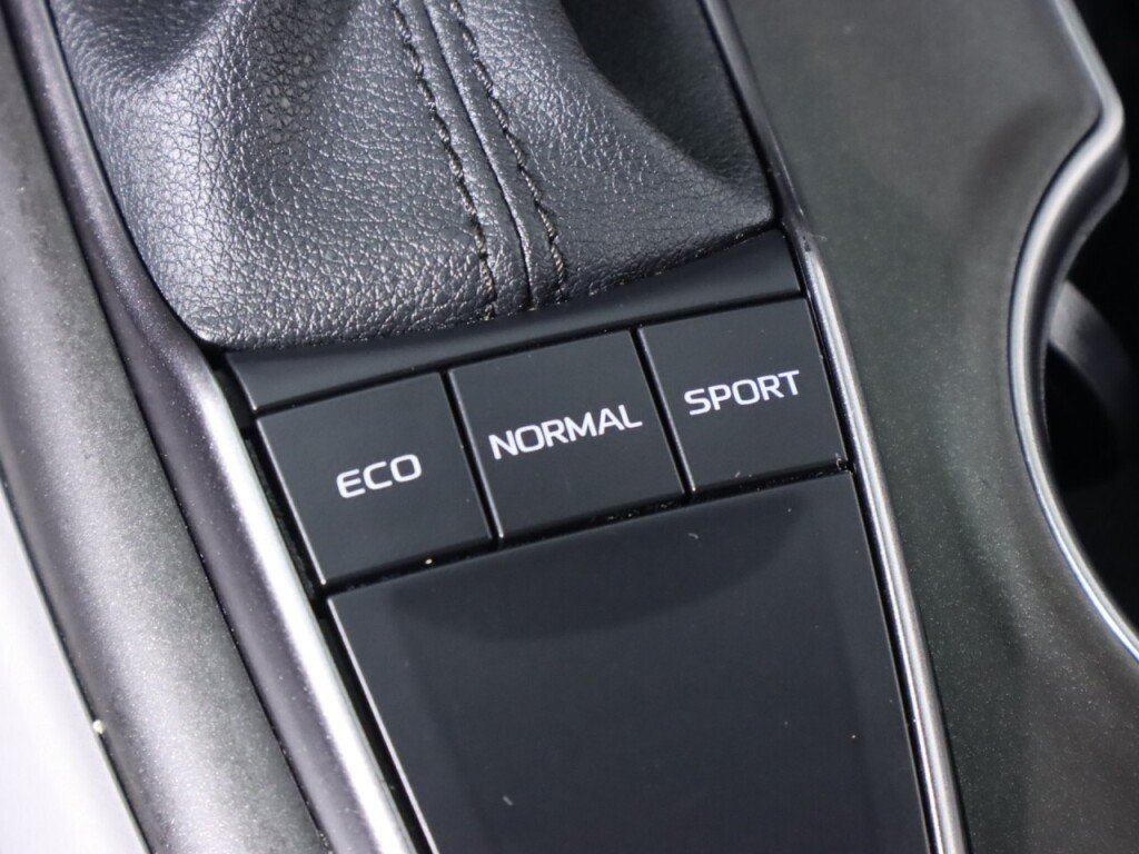 Used 2022 Toyota Camry SE FWD image 26