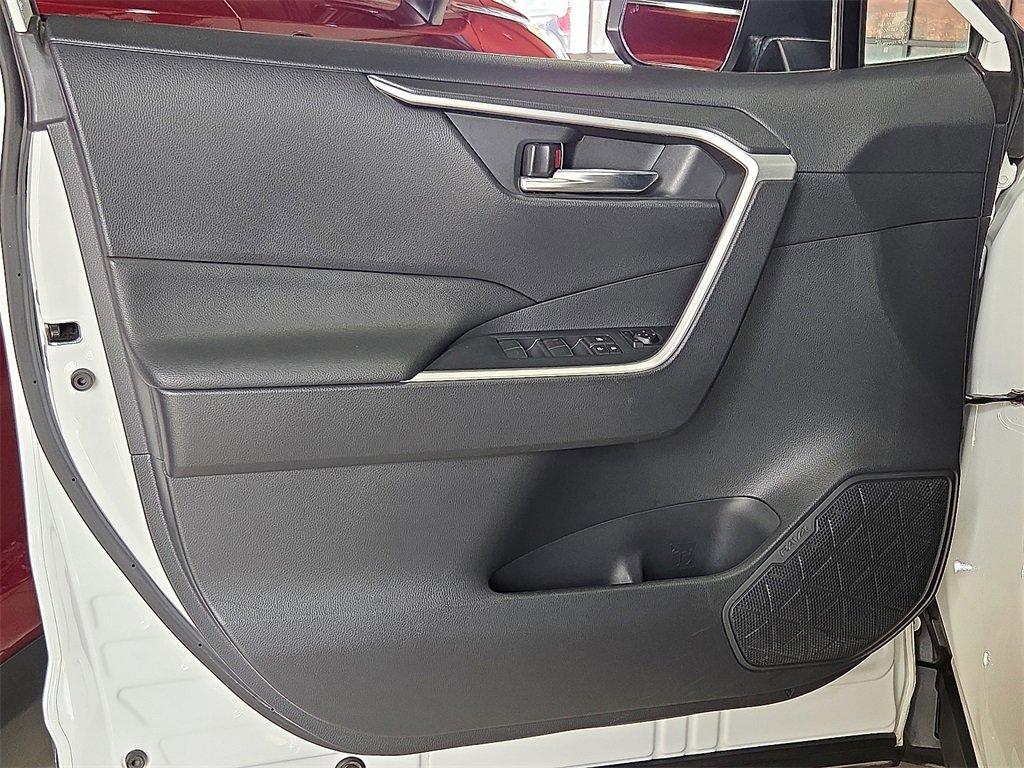 Used 2022 Toyota RAV4 XLE image 14