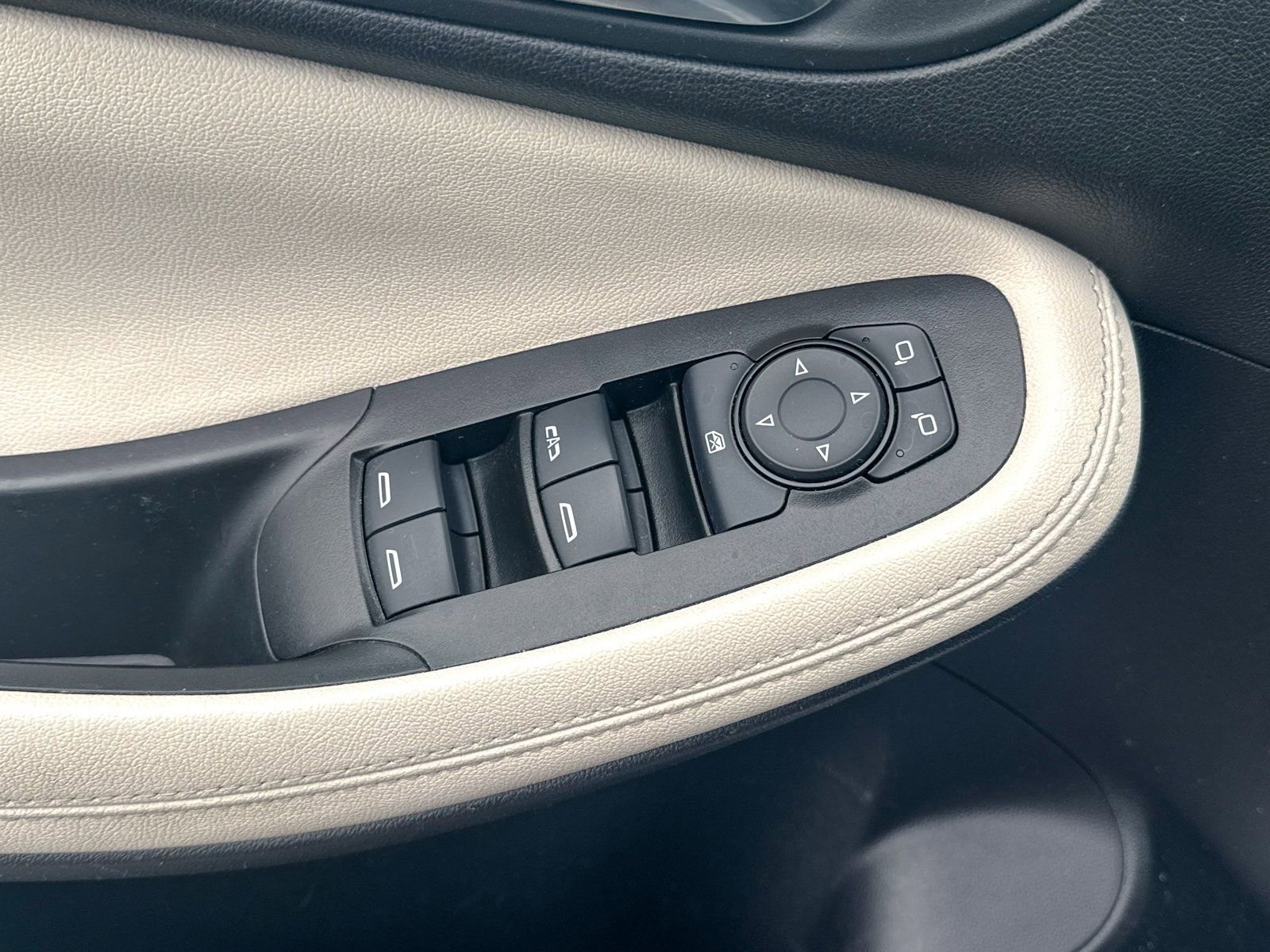 Used 2023 Buick Encore GX Preferred w/ Cold Weather Comfort Package image 17