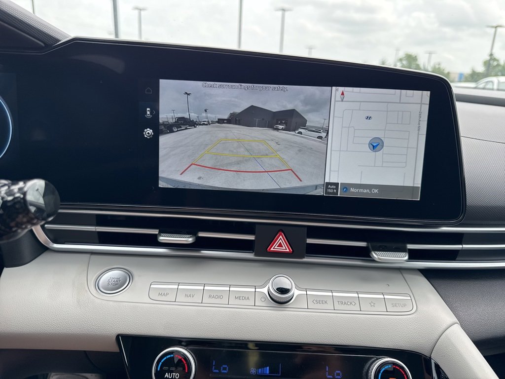 New 2025 Hyundai Elantra Limited image 24