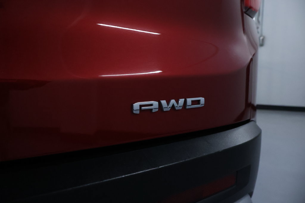 Used 2023 GMC Acadia SLT AWD/4WD image 12