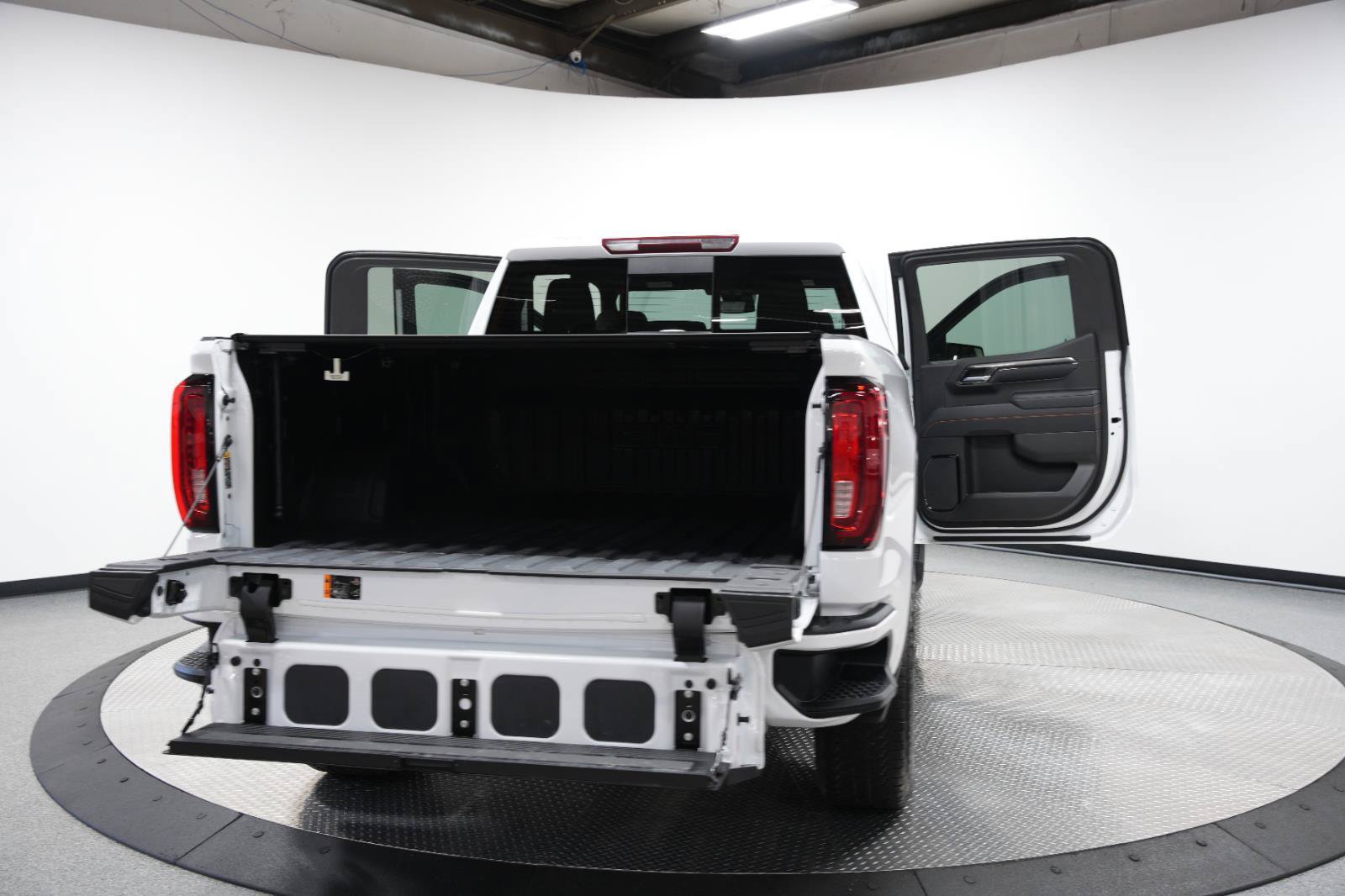 Used 2025 GMC Sierra 1500 AT4 w/ AT4 Premium Package AWD/4WD image 12