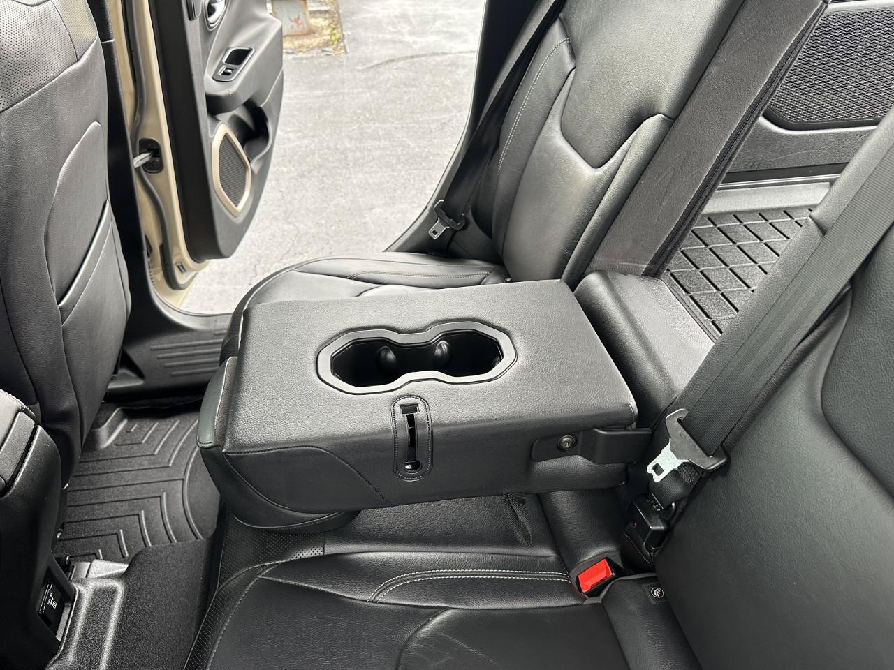 Used 2015 Jeep Renegade Limited AWD/4WD image 33