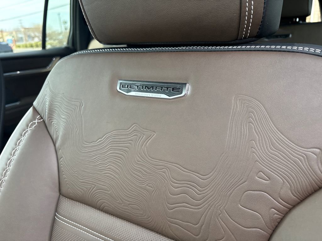 New 2026 GMC Acadia Denali Ultimate w/ LPO, Floor Liner Package image 15