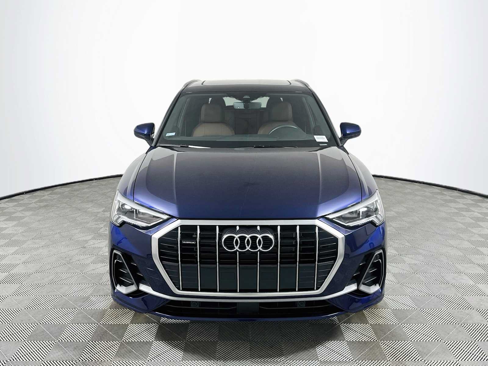 Certified 2025 Audi Q3 2.0T Premium Plus AWD/4WD image 2