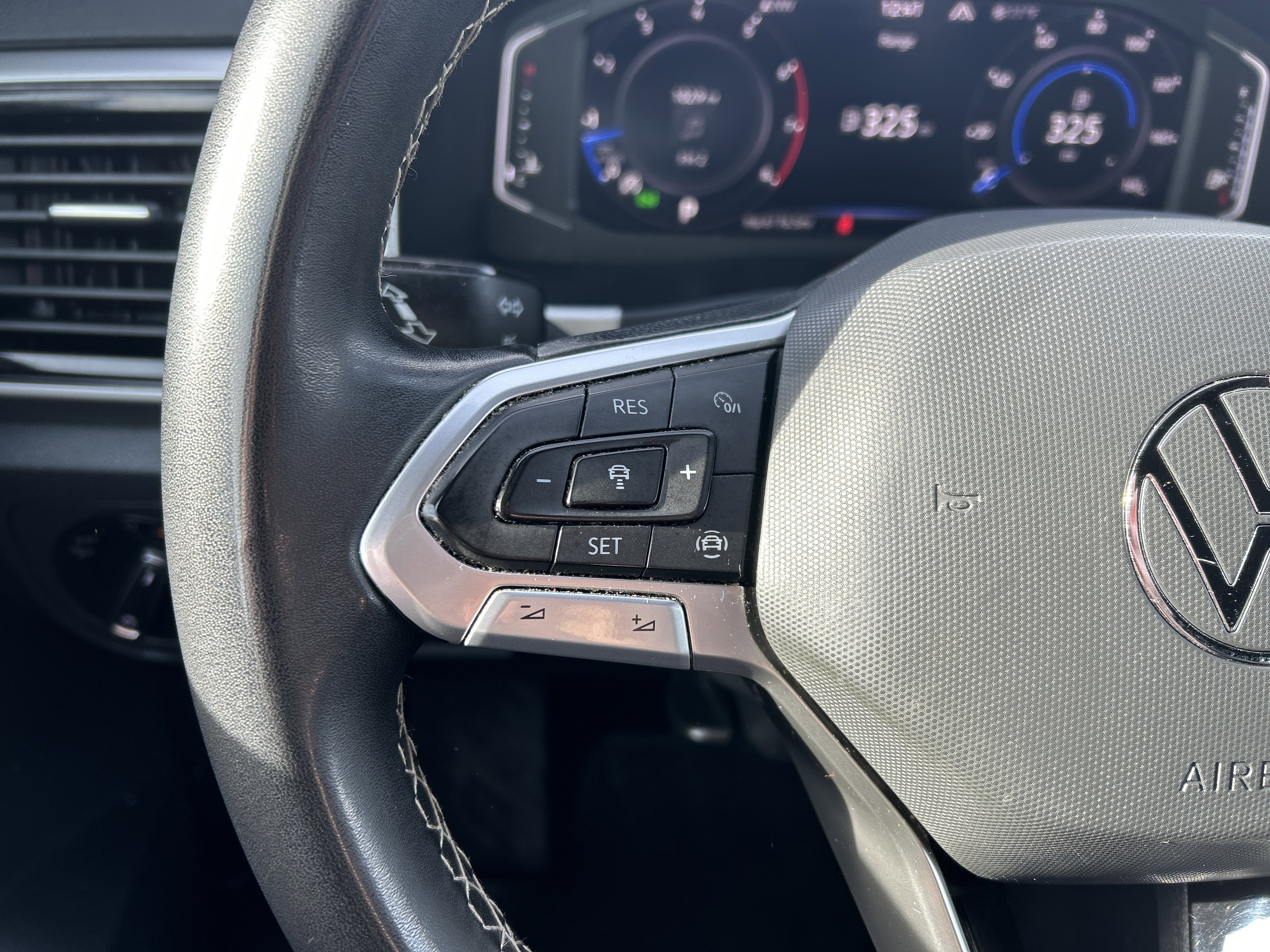 Used 2023 Volkswagen Atlas Cross Sport SE image 13