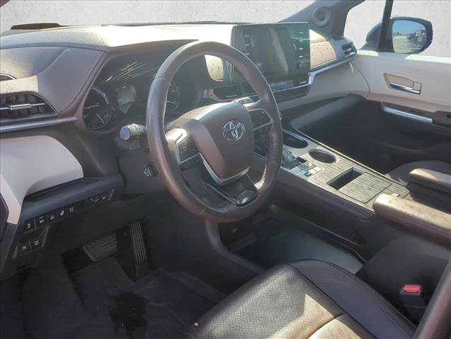 Used 2021 Toyota Sienna Platinum image 14