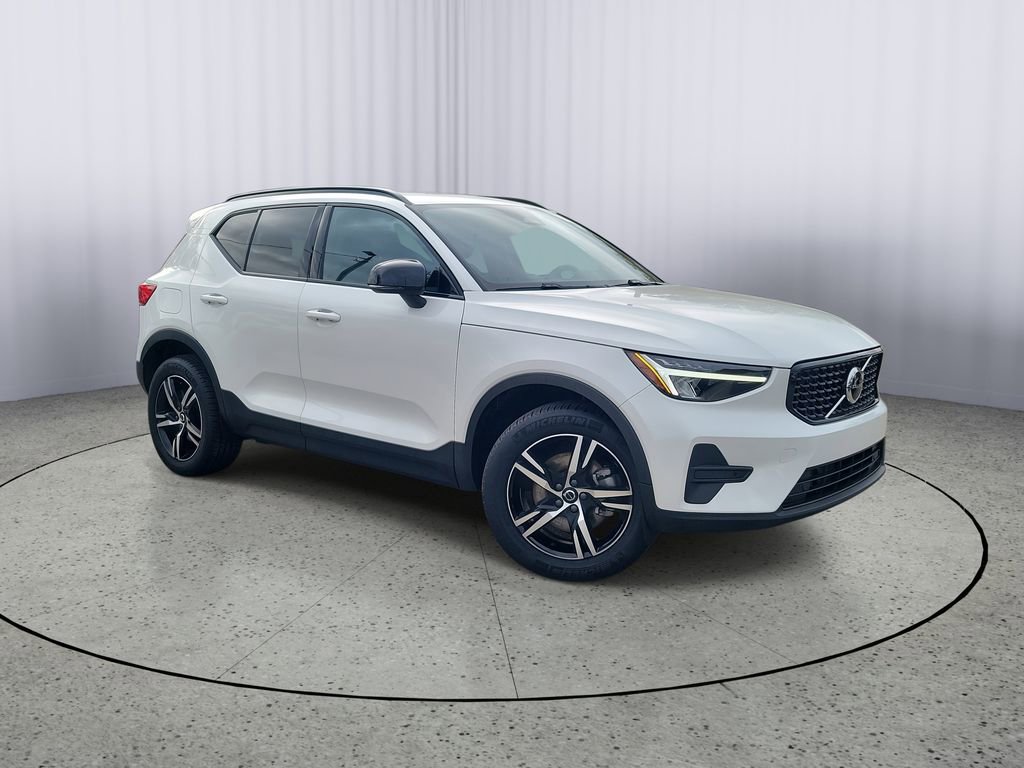 New 2026 Volvo XC40 B5 Core AWD/4WD image 1