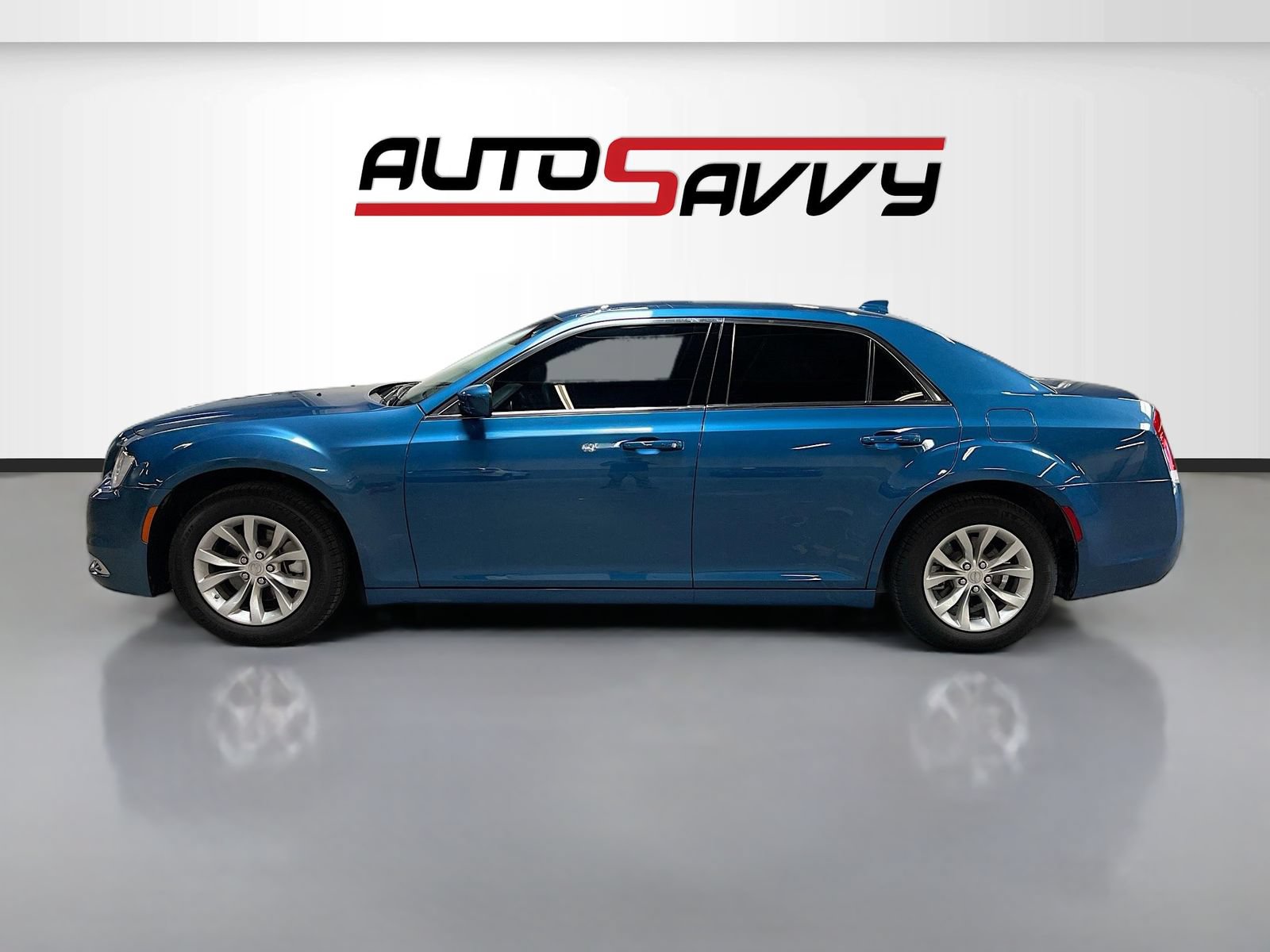 Used 2023 Chrysler 300 Touring RWD image 4