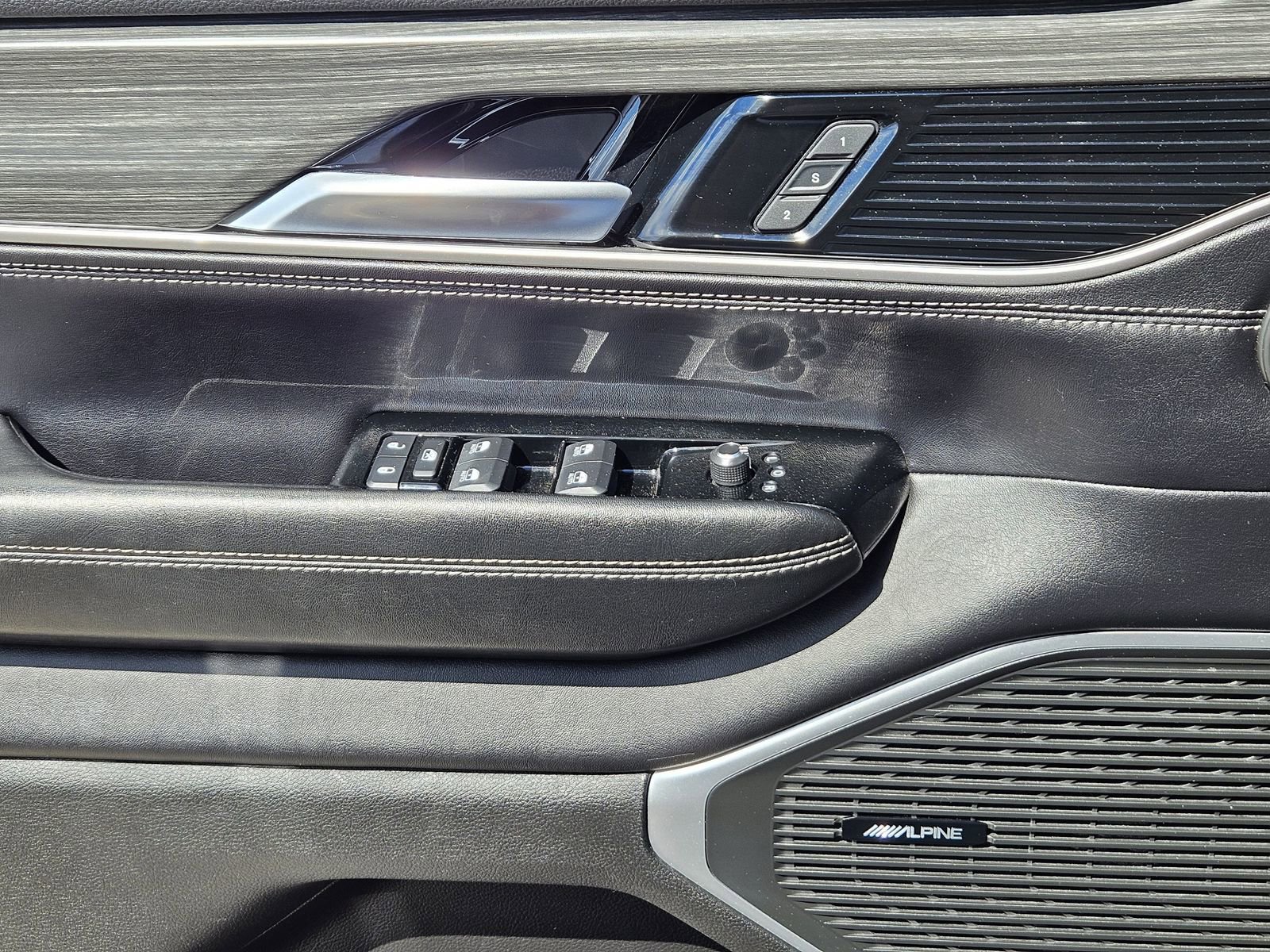 Used 2023 Jeep Wagoneer L Series III w/ Preferred Equipment Group image 31